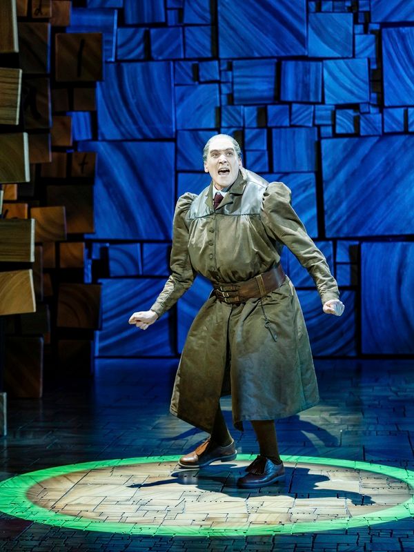 Photo Flash: First Look at Elliot Harper Terrifying MATILDA as Miss Trunchbull — photo 5 of 8