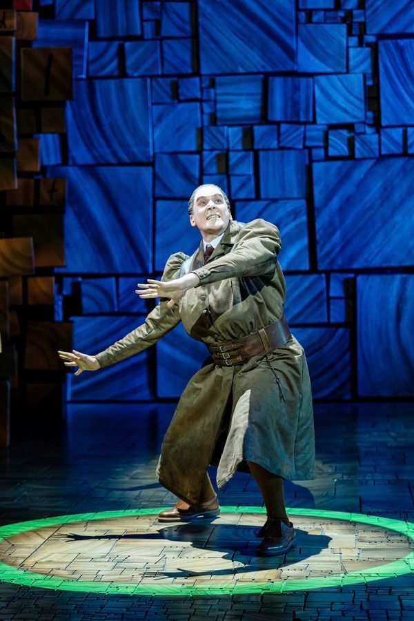 Photo Flash: First Look at Elliot Harper Terrifying MATILDA as Miss Trunchbull — photo 6 of 8