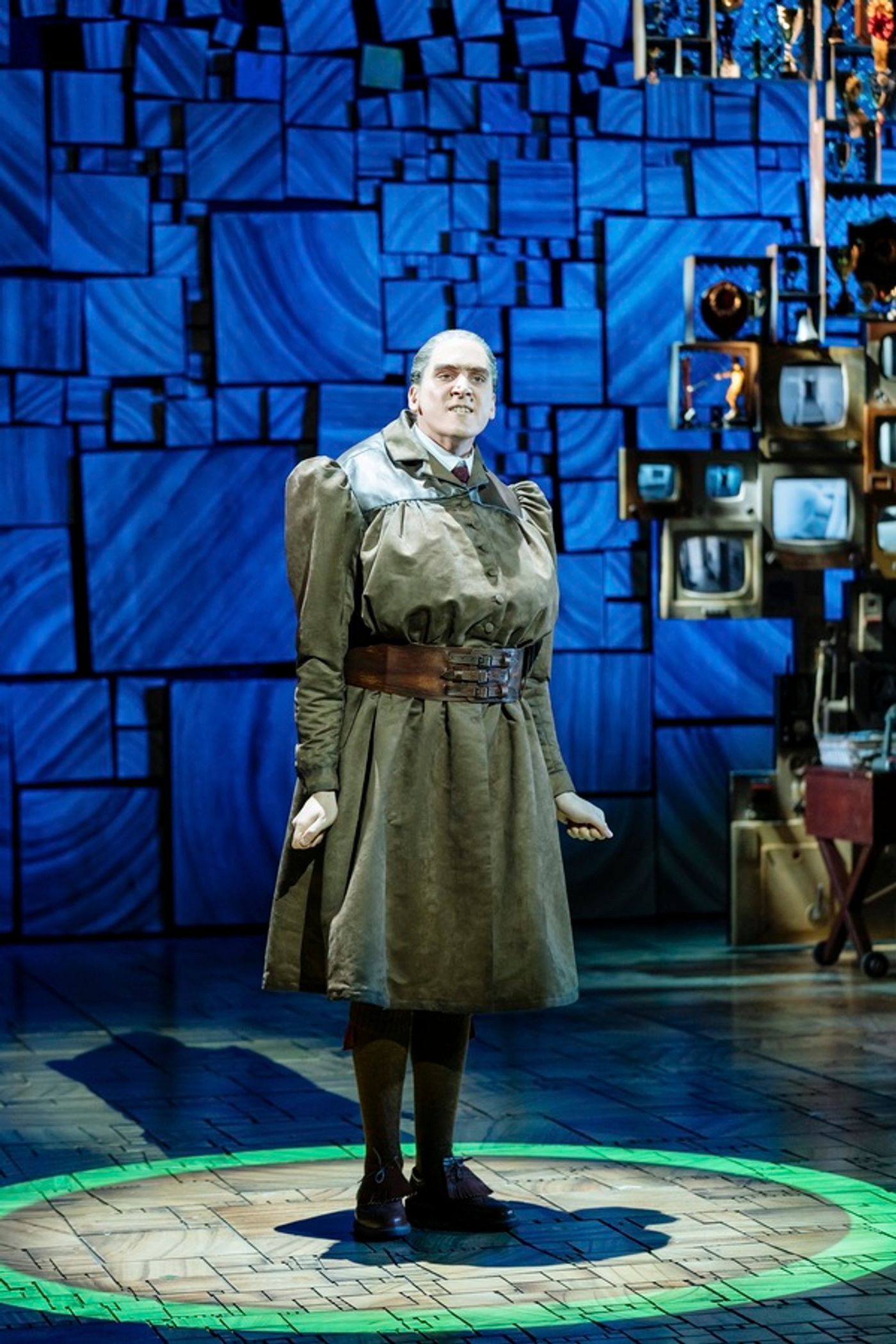 Photo Flash: First Look at Elliot Harper Terrifying MATILDA as Miss Trunchbull  Image