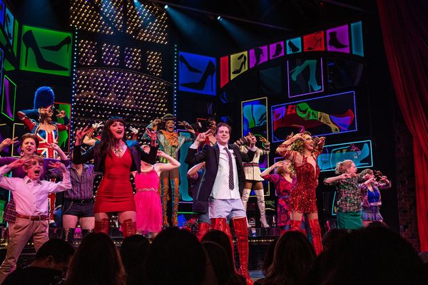 Tiki Barber, Callum Francis, Andy Kelso, and the cast of Kinky Boots Photo