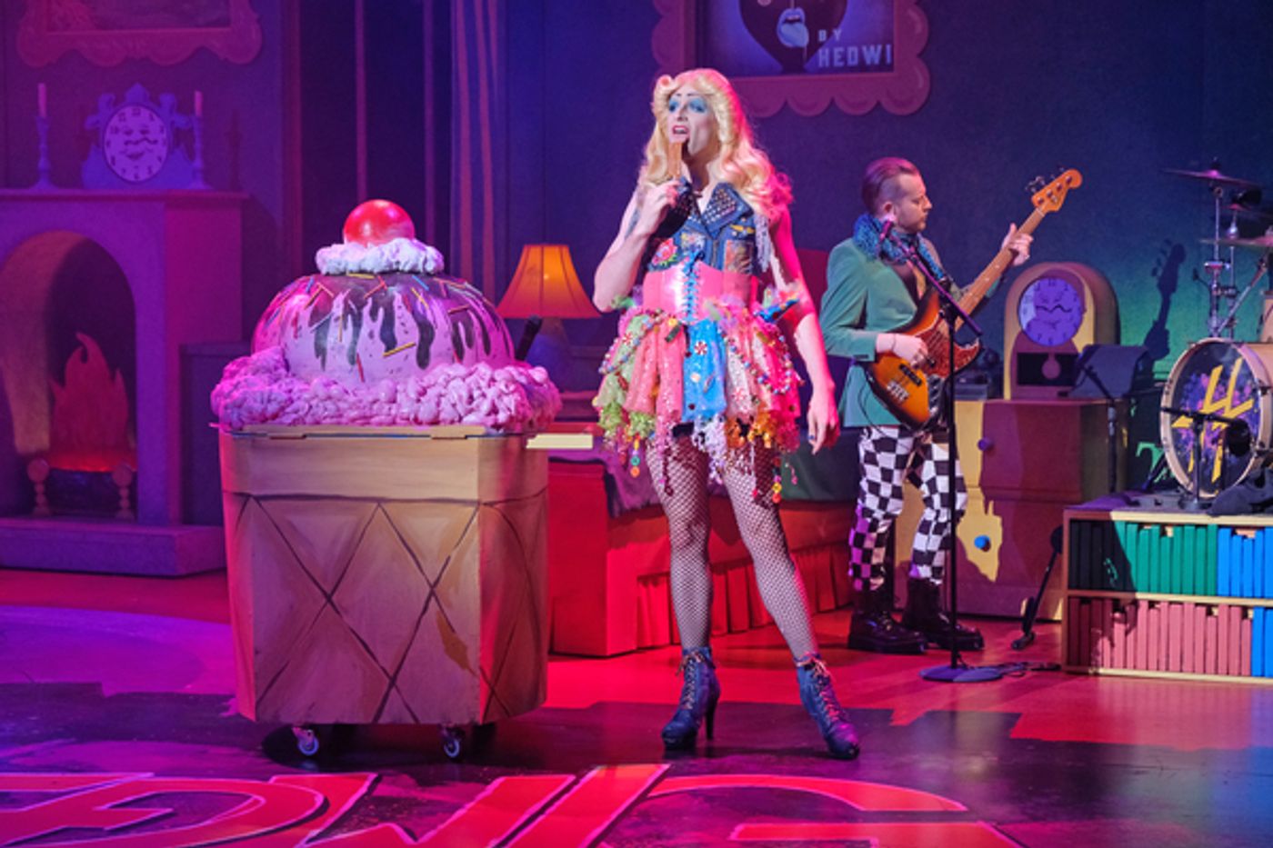 Photo Flash: FIRST LOOK AT HEDWIG AND THE ANGRY INCH at ZACH Theatre  Image