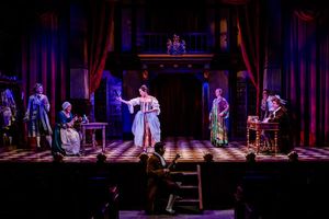 Orange seller Nell Gwynn (Alison Luff, center) addresses the King’s Acting Company @ BroadwayWorld Orange seller Nell Gwynn (Alison Luff, center) addresses the King’s Acting Co Photo