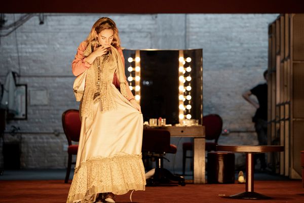 Photos: First Look at Gillian Anderson and Lily James in ALL ABOUT EVE — photo 4 of 6