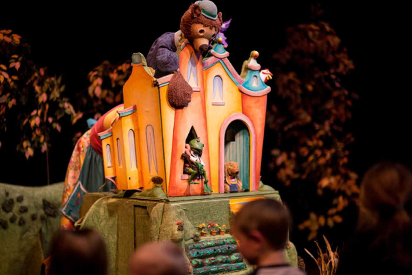 Photo Flash: Children's Theatre Company's Presents THE BIGGEST LITTLE HOUSE IN THE FOREST Photo Flash: Children's Theatre Company's Presents THE BIGGEST LITTLE HOUSE IN THE FOREST Image