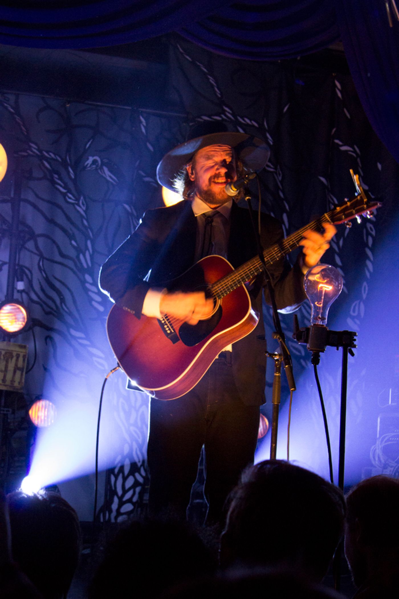 Interview: THE DEAD SOUTH Charms North America and Europe With Bluegrass, Banjo, Guitar and Grit  Image