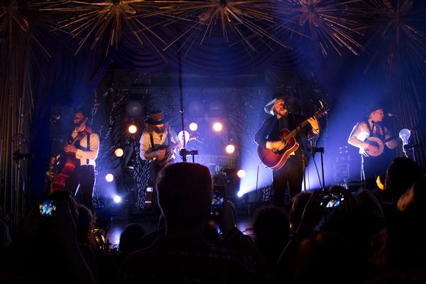 Interview: THE DEAD SOUTH Charms North America and Europe With Bluegrass, Banjo, Guitar and Grit Image