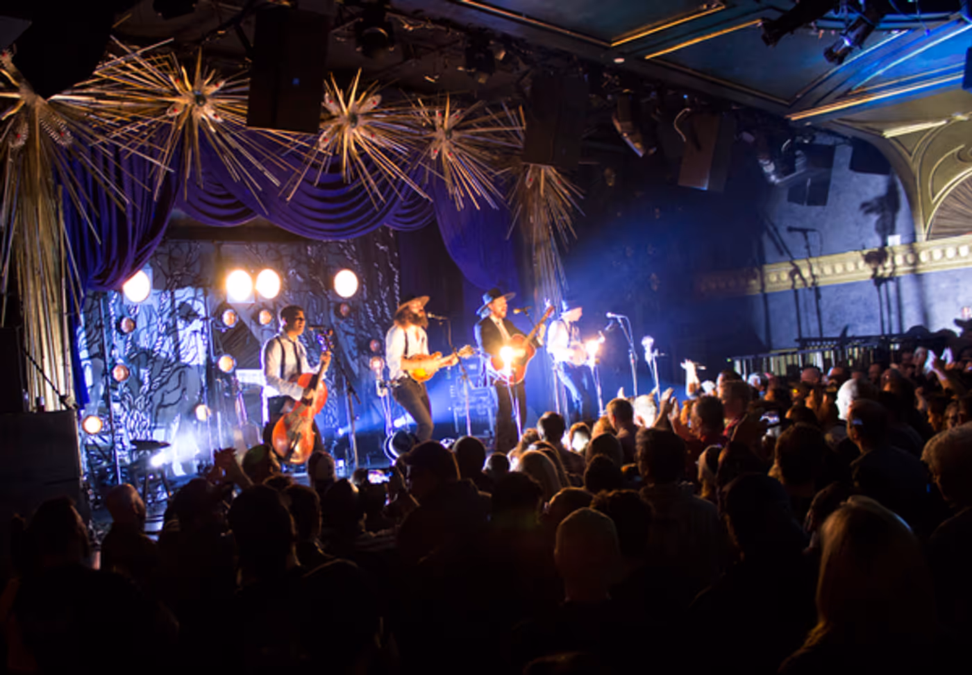 Interview: THE DEAD SOUTH Charms North America and Europe With Bluegrass, Banjo, Guitar and Grit  Image