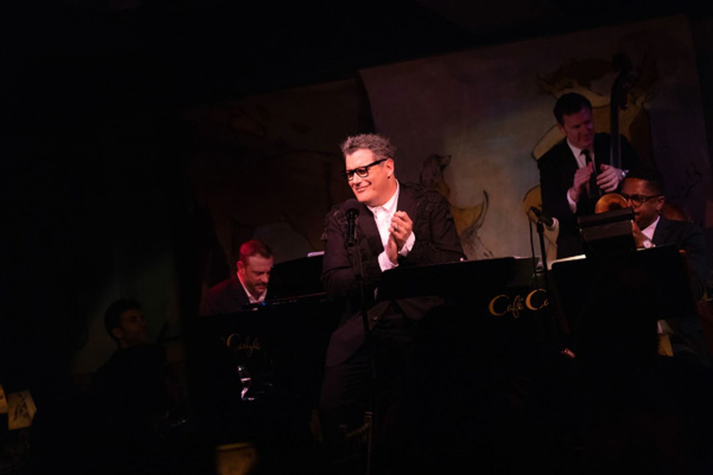 Photo Flash: Isaac Mizrahi Performs at Cafe Carlyle  Image
