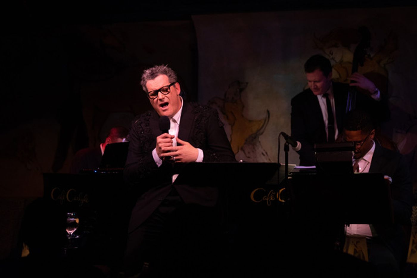 Photo Flash: Isaac Mizrahi Performs at Cafe Carlyle  Image