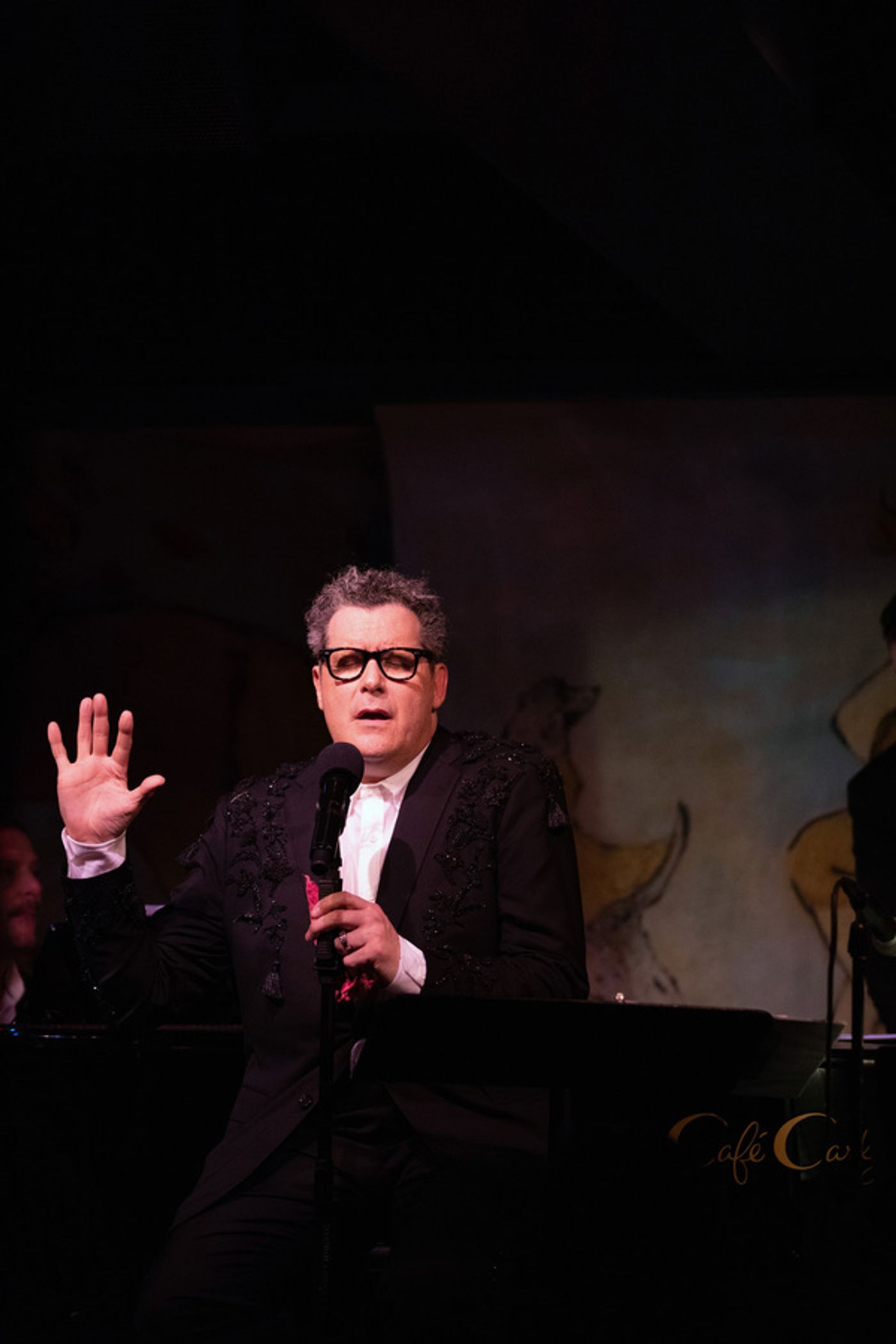Photo Flash: Isaac Mizrahi Performs at Cafe Carlyle  Image
