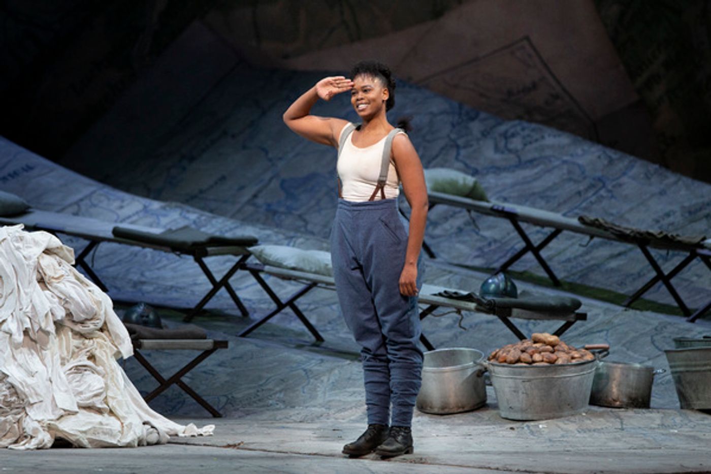 Photo Flash: Kathleen Turner Makes Her Operatic Debut in LA FILLE DU REGIMENT  Image