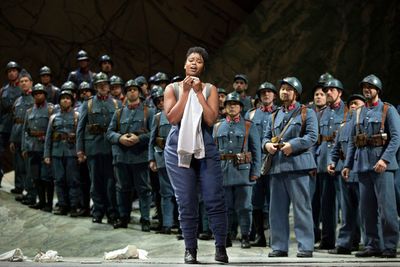 Pretty Yende Photo