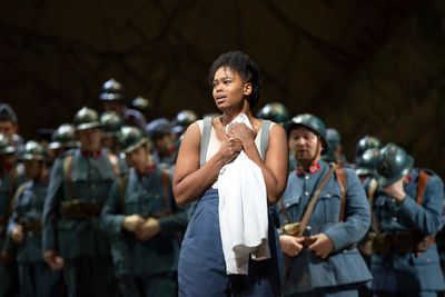 Pretty Yende Photo