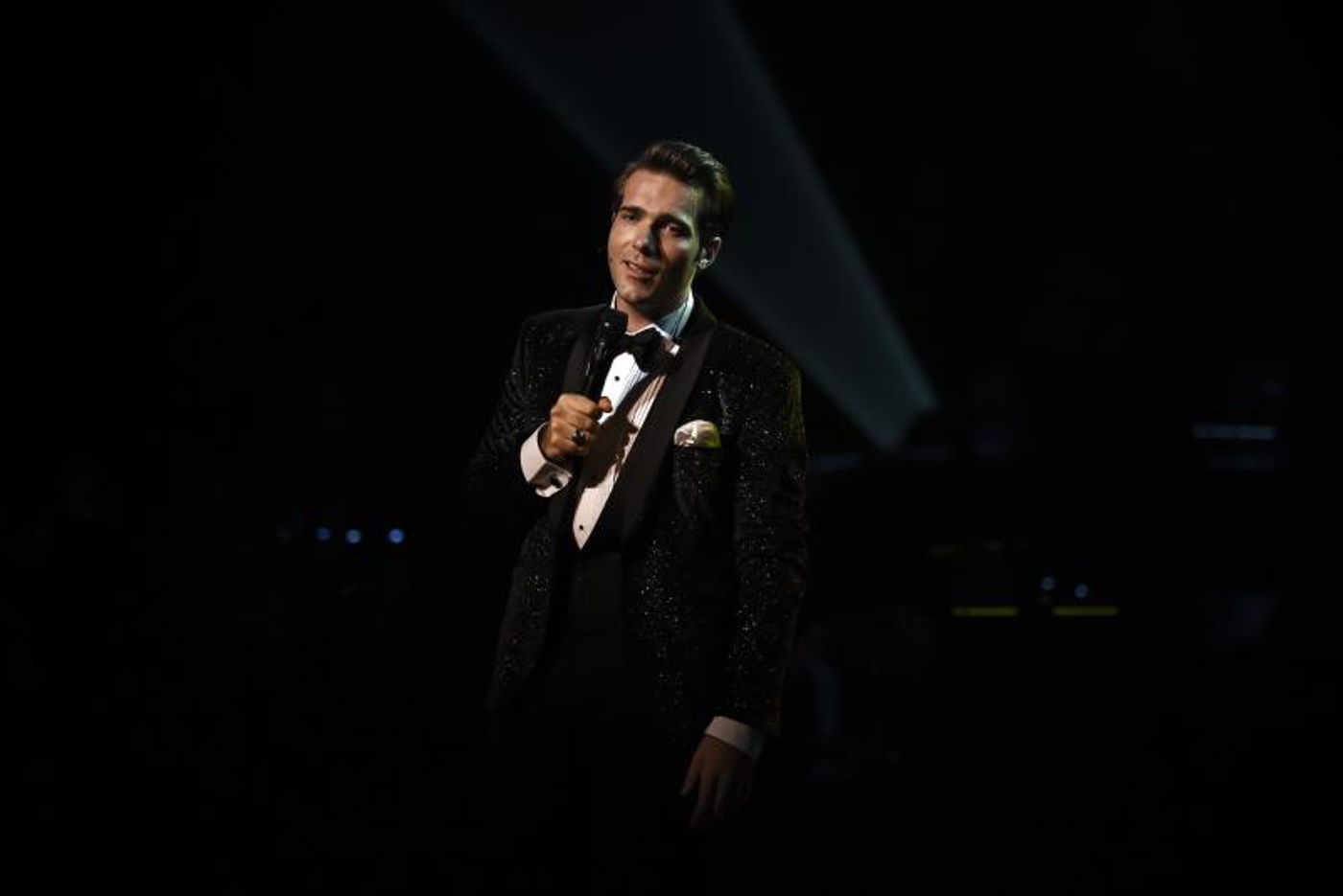 'The Phantom' Jonathan Roxmouth Stars in His Own Concert at Solaire, 4/13  Image