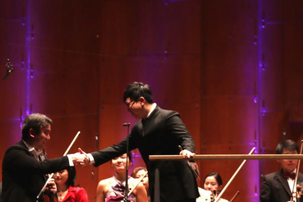 New York Philharmonic concertmaster Frank Huang and Singaporean conductor Kahchun Won Photo