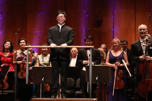 Singaporean conductor Kahchun Wong and the New York Philharmonic musicians Photo