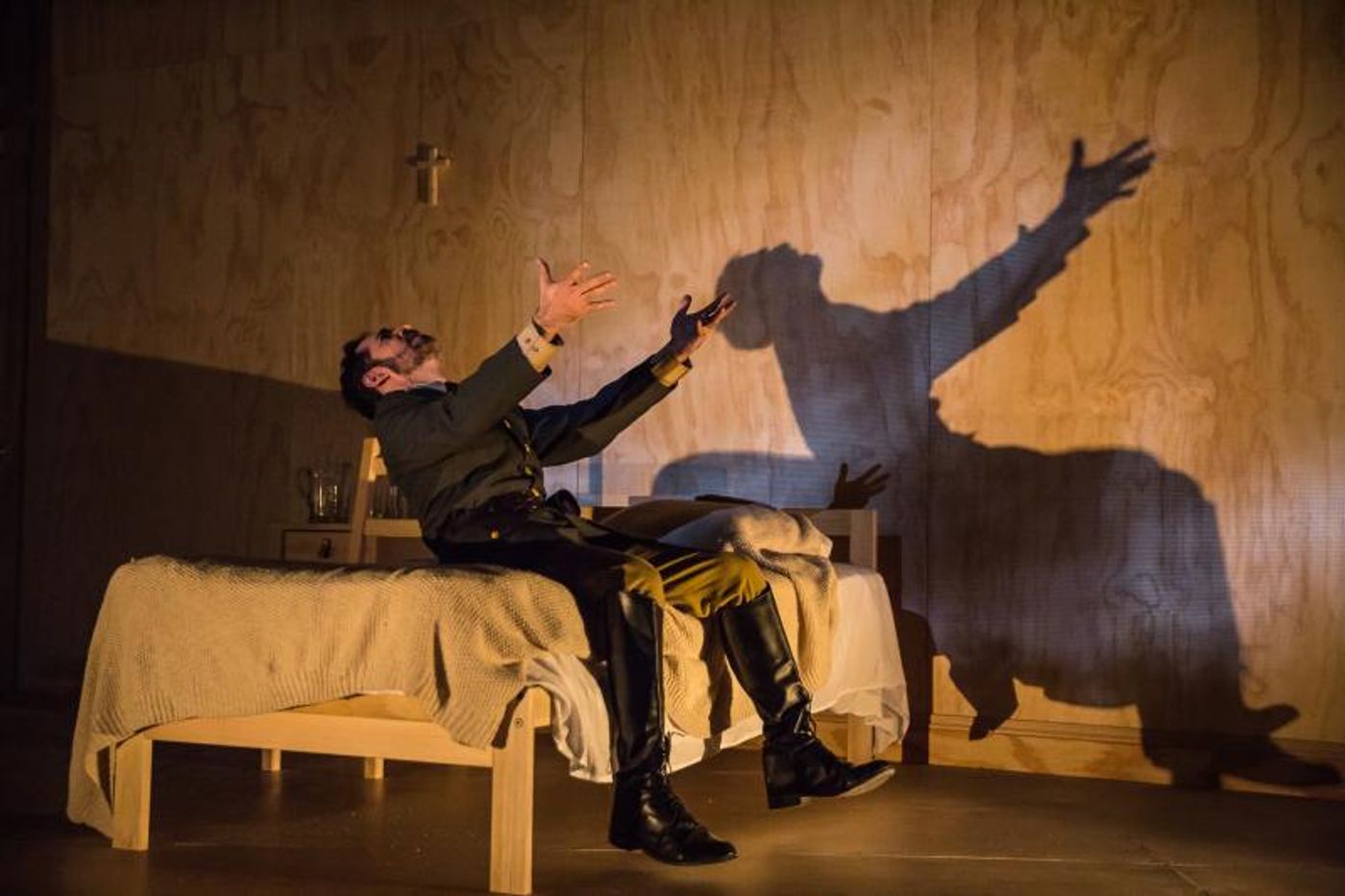 Review: EL VIEJO, EL JOVEN Y EL MAR at GALA Hispanic Theatre is a Beautiful Spanish-Language Work  Image