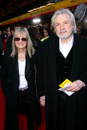 Twiggy and Leigh Lawson Photo