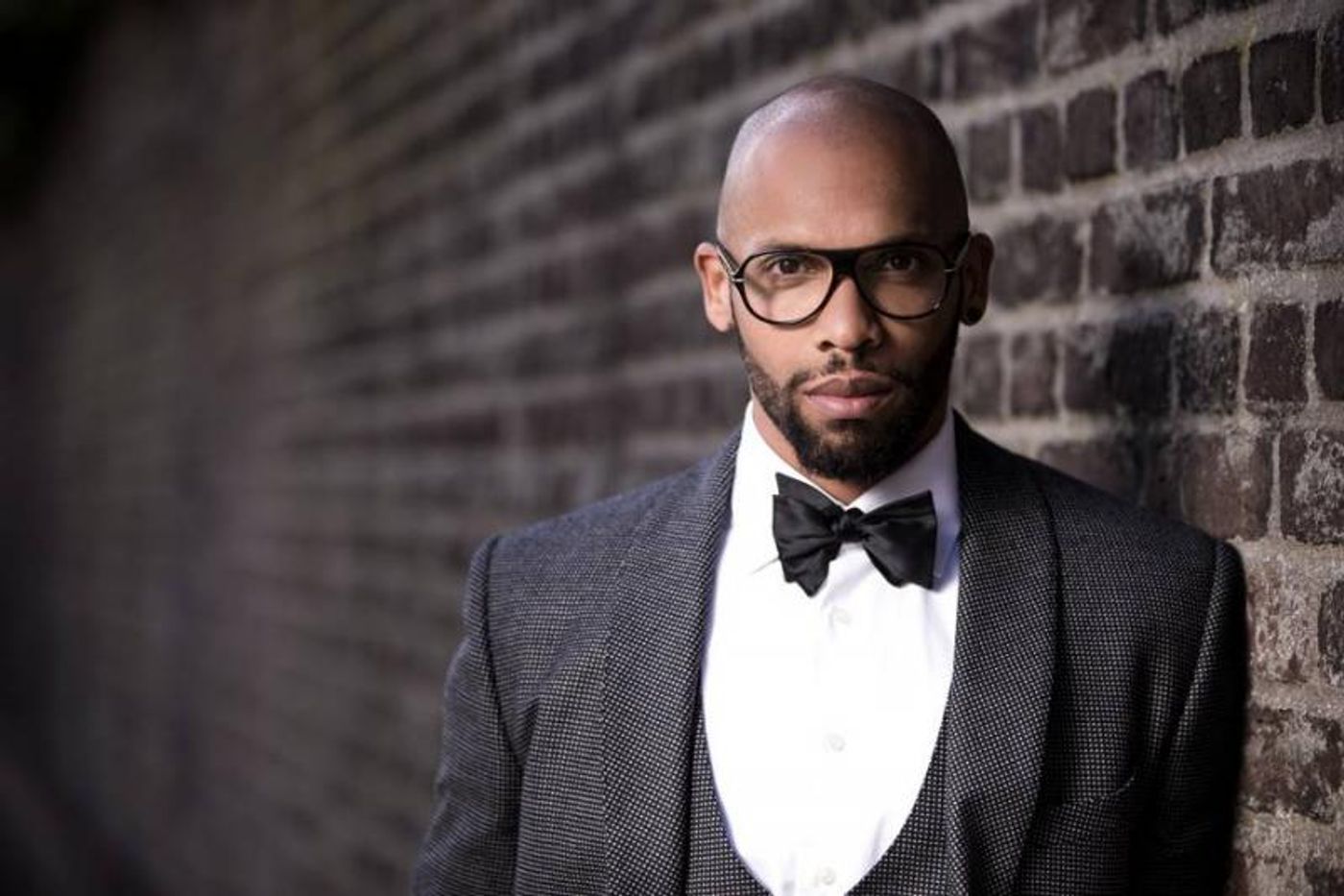 BWW Previews: GINO EMNSES BACK IN HEELS THIS SUMMER BWW Previews: GINO EMNSES BACK IN HEELS THIS SUMMER Image