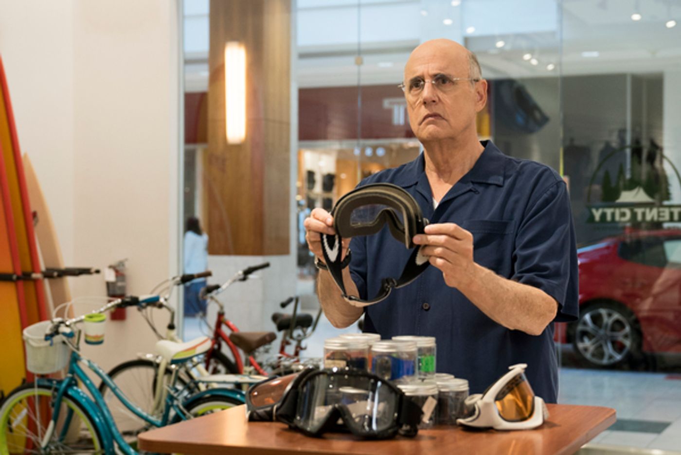 Photo Flash: See the First Look Photos From Season 5 Part 2 of ARRESTED DEVELOPMENT Photo Flash: See the First Look Photos From Season 5 Part 2 of ARRESTED DEVELOPMENT Image