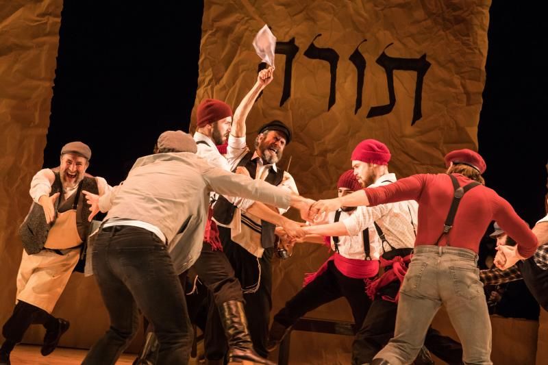 Review: Joel Grey-Directed Yiddish FIDDLER ON THE ROOF Moves Uptown  Image