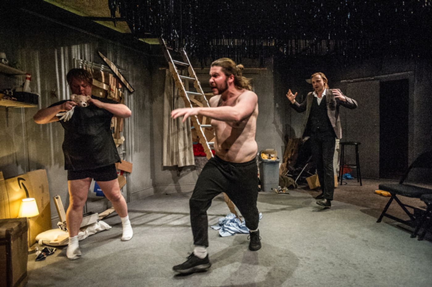 Photo Flash: First Look at WE'RE STAYING RIGHT HERE at the Park Theatre  Image