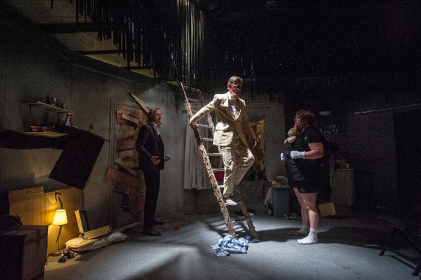 Photo Flash: First Look at WE'RE STAYING RIGHT HERE at the Park Theatre  Image