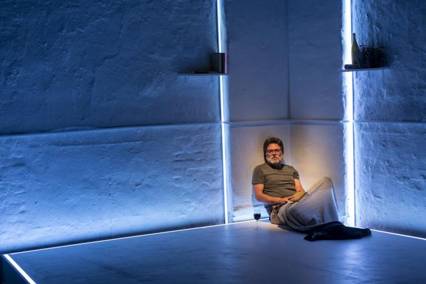 Review: Obvious and Subtle Addiction Are Explored in New Australian Play DEAD CAT BOUNCE  Image