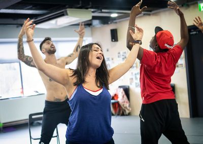 Jake Quickenden (Berger), Natalie Green (Mom) & Spin (Ensemble) Photo
