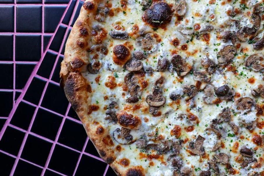 Photo Coverage: UPSIDE PIZZA in Midtown is a Pizza Lovers Destination Image
