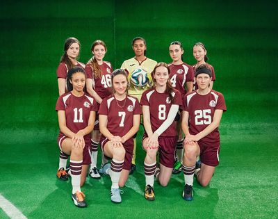 Jacqueline Besson, Caitlin Zambito,
Makeda Declet, Donna Zadeh, Minzi;
Front row: Tro Photo