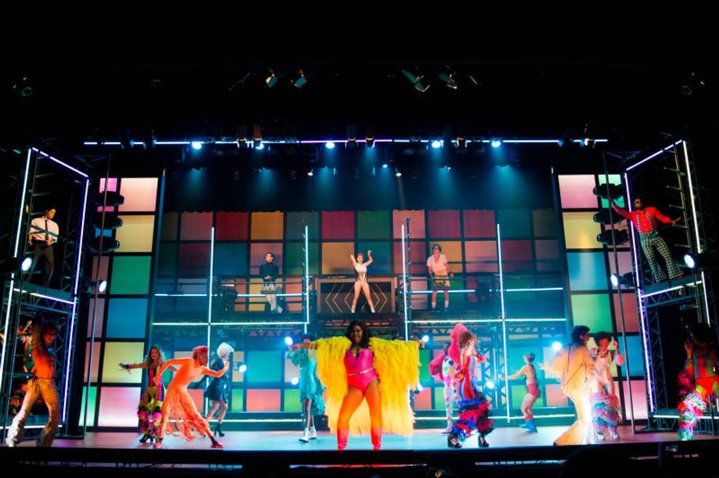 Review: O FRENETICO DANCIN DAYS Opens at Teatro OPUS  Image