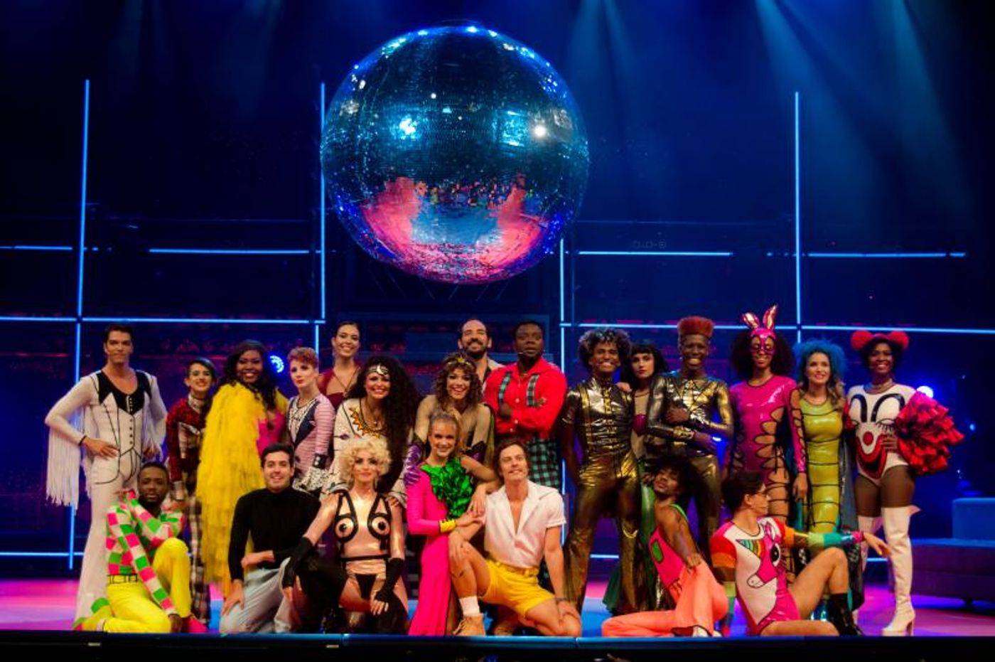 Review: O FRENETICO DANCIN DAYS Opens at Teatro OPUS  Image