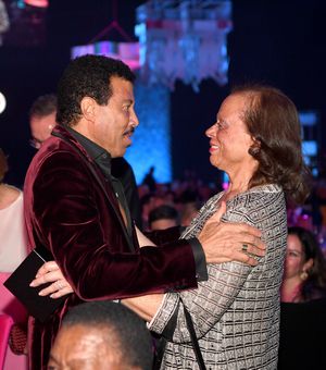 Lionel Richie (L) and Lonnie Ali  Photo
