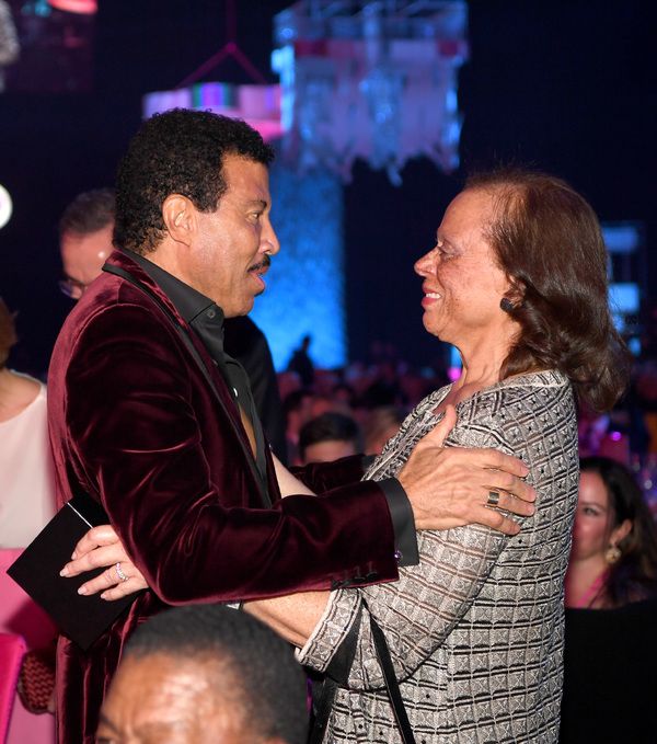 Lionel Richie (L) and Lonnie Ali  Photo