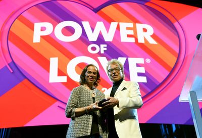 Lonnie Ali (L) and Siegfried Fischbacher Photo