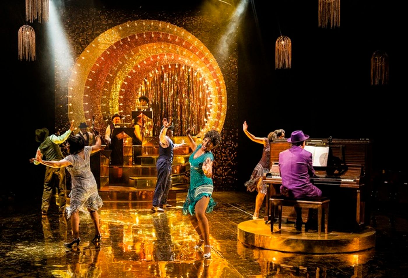 Photo Flash: First Look at AIN'T MISBEHAVIN' at Mercury Theatre Colchester  Image
