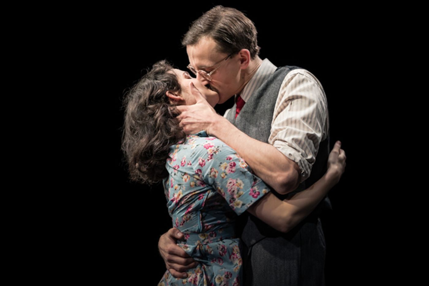 Photo Flash: First Look at THE RUBENSTEIN KISS  Image