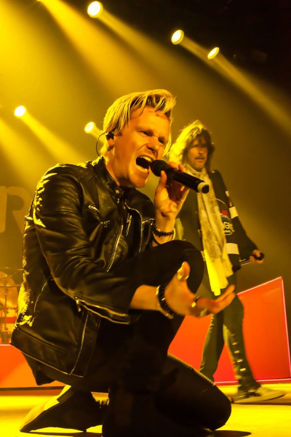 Photo Flash: Star Of JUKEBOX HERO Musical Crashes Foreigner Concert With Surprise Guest Appearance  Image