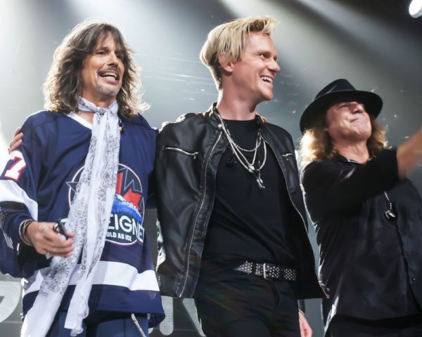 Photo Flash: Star Of JUKEBOX HERO Musical Crashes Foreigner Concert With Surprise Guest Appearance  Image