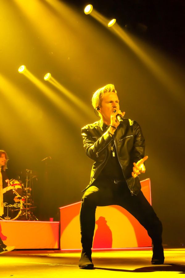 Photo Flash: Star Of JUKEBOX HERO Musical Crashes Foreigner Concert With Surprise Guest Appearance  Image