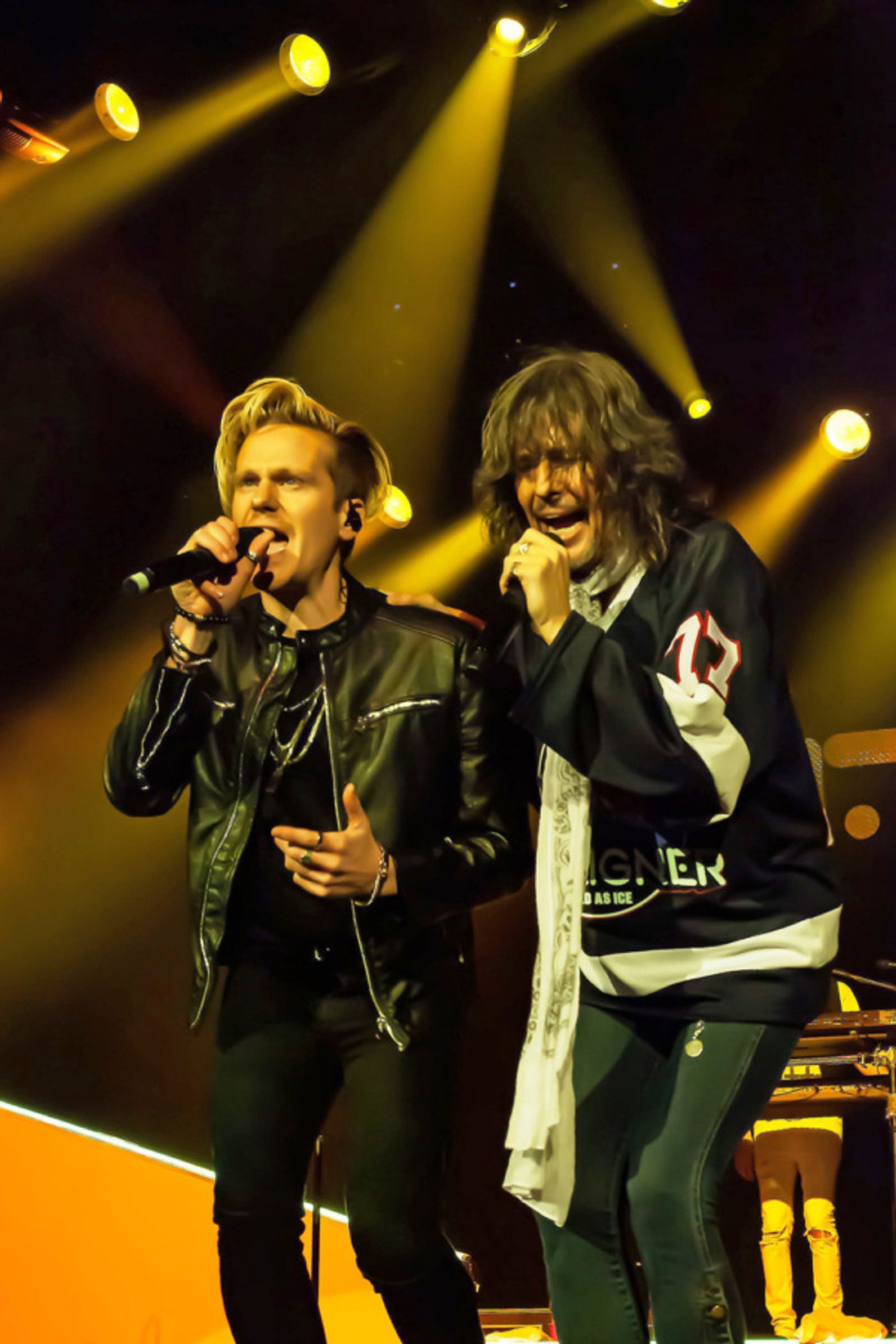 Photo Flash: Star Of JUKEBOX HERO Musical Crashes Foreigner Concert With Surprise Guest Appearance  Image