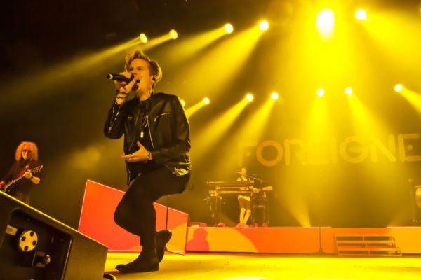 Photo Flash: Star Of JUKEBOX HERO Musical Crashes Foreigner Concert With Surprise Guest Appearance  Image