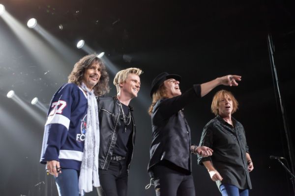 Photo Flash: Star Of JUKEBOX HERO Musical Crashes Foreigner Concert With Surprise Guest Appearance  Image