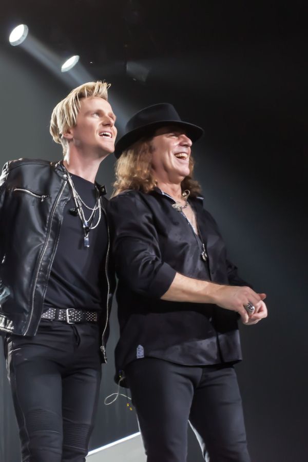 Photo Flash: Star Of JUKEBOX HERO Musical Crashes Foreigner Concert With Surprise Guest Appearance  Image