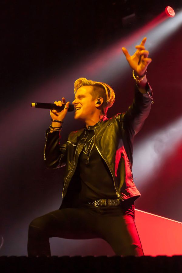 Photo Flash: Star Of JUKEBOX HERO Musical Crashes Foreigner Concert With Surprise Guest Appearance  Image