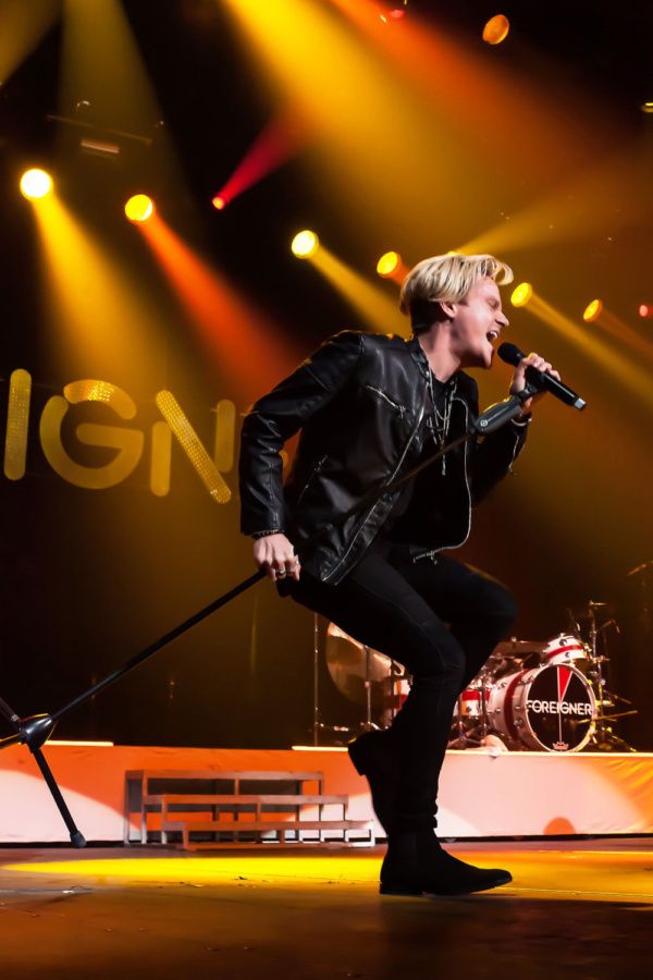 Photo Flash: Star Of JUKEBOX HERO Musical Crashes Foreigner Concert With Surprise Guest Appearance  Image