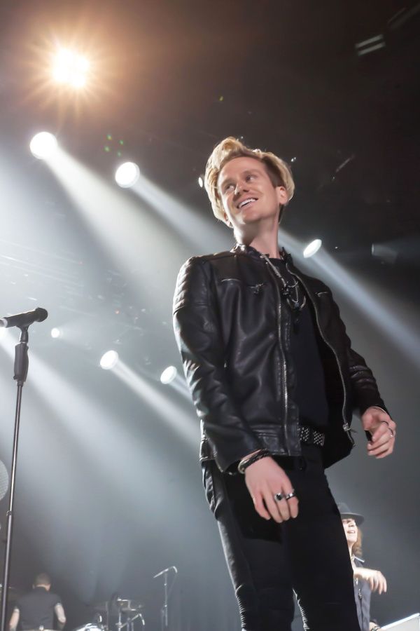 Photo Flash: Star Of JUKEBOX HERO Musical Crashes Foreigner Concert With Surprise Guest Appearance  Image