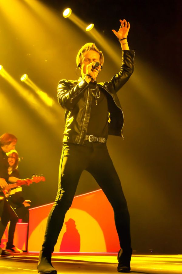 Photo Flash: Star Of JUKEBOX HERO Musical Crashes Foreigner Concert With Surprise Guest Appearance  Image