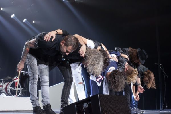 Photo Flash: Star Of JUKEBOX HERO Musical Crashes Foreigner Concert With Surprise Guest Appearance  Image